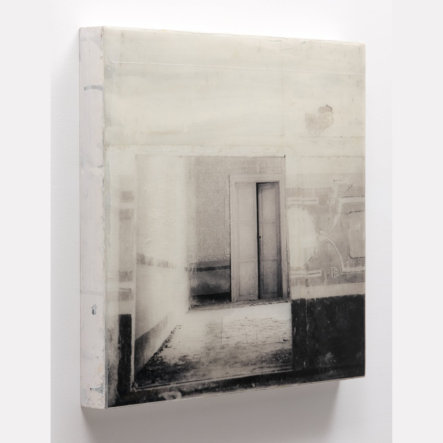 16X16 | Between The Walls
