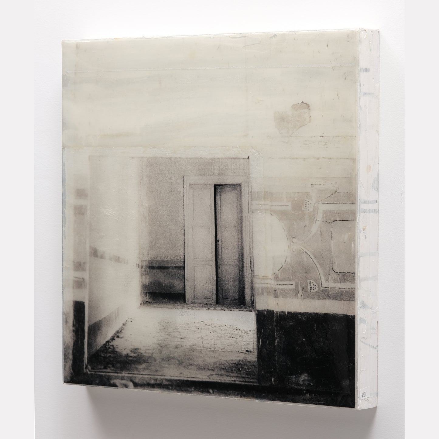 16X16 | Between The Walls