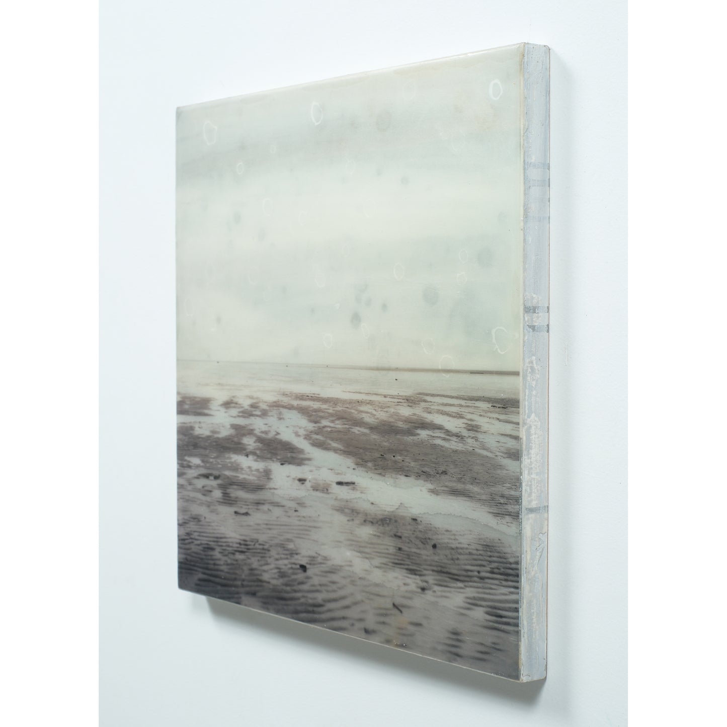 16X16 | Fading Echoes